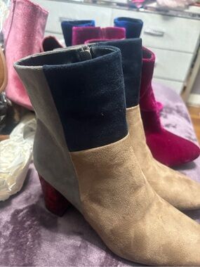 Yoki Two-Tone Suede Ankle Boots in Tan & Black